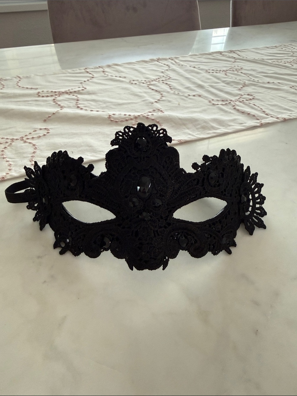 Black Lace Venetian Masquerade Mask - Elegant Women's Hair Accessory